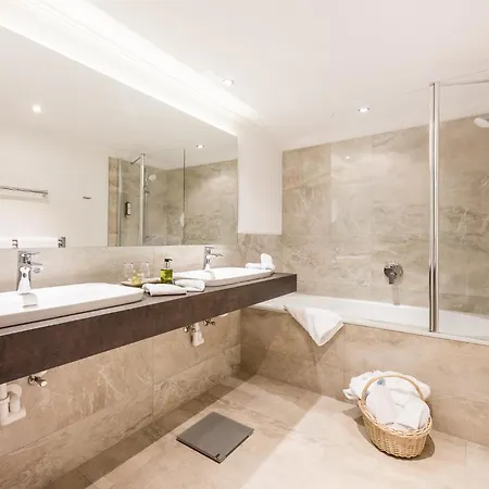 Regina Hotelsuites 아파트호텔 4*