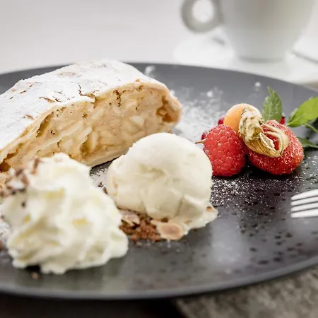 Ξενοδοχείο με διαμερίσματα Regina Hotelsuites 4*