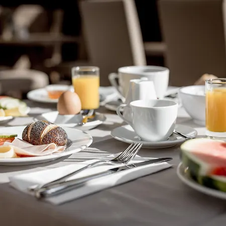 Regina Hotelsuites Ζόλντεν