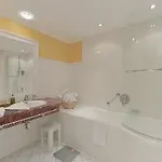 Appart hôtel Regina Hotelsuites 4*